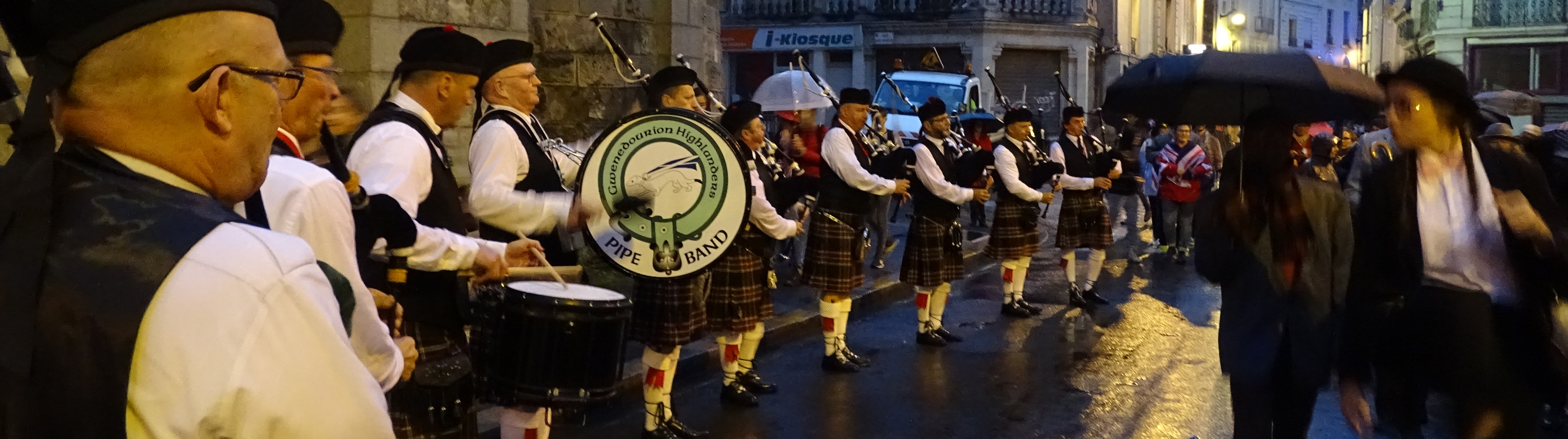 Pipe band Gwenedourion Highlanders, cornemuses cossaises