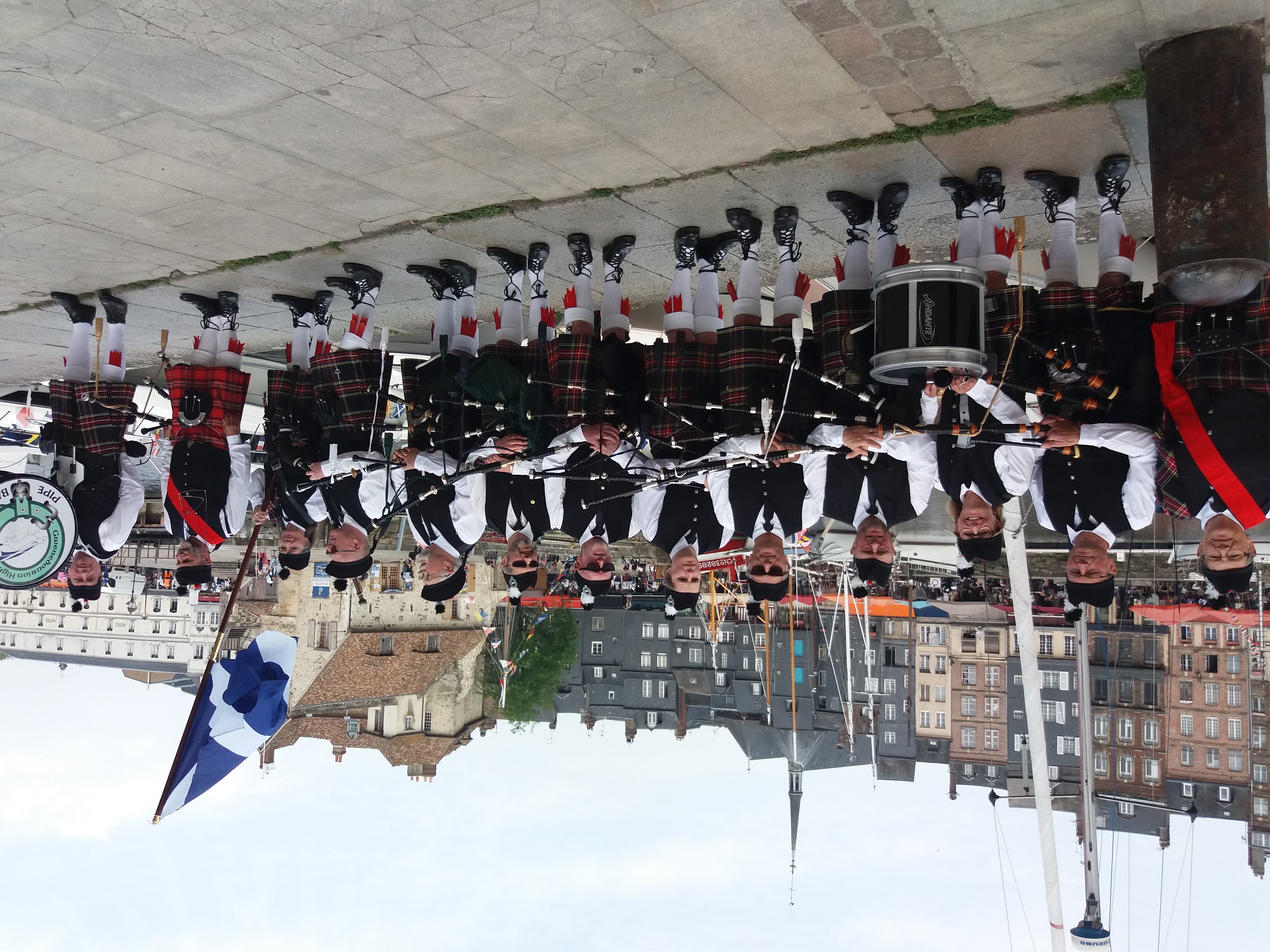 Pipe band Gwenedourion Highlanders, cornemuses cossaises